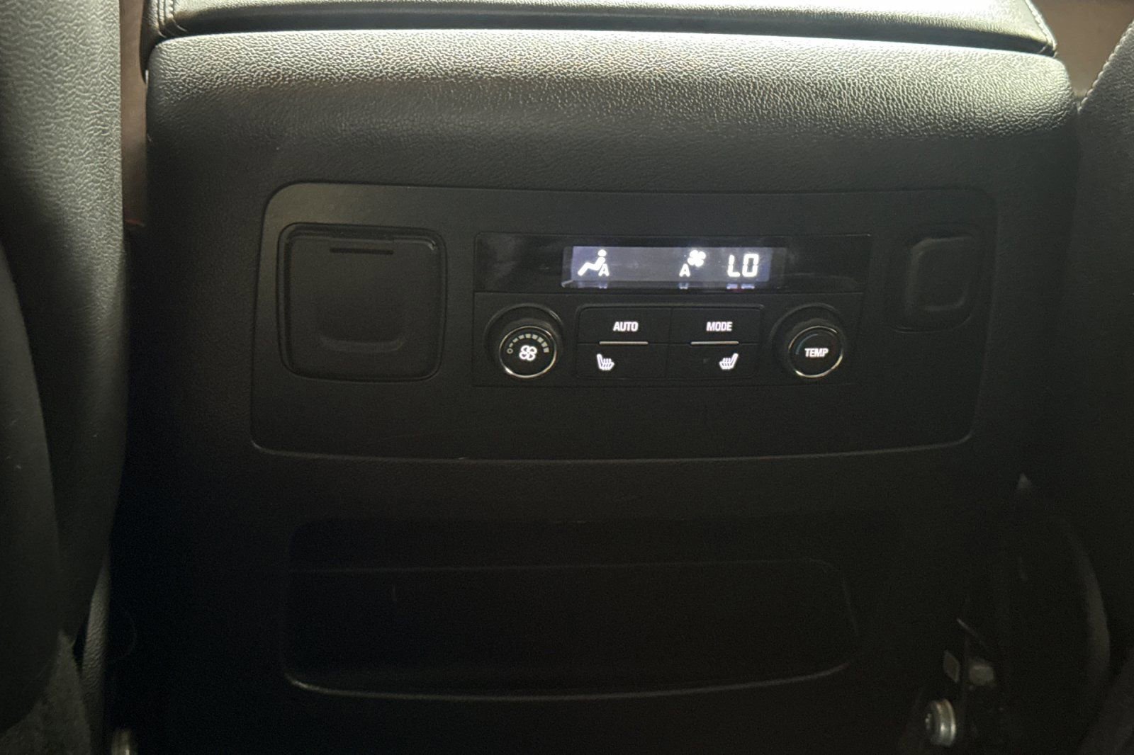 Used 2015 Chevrolet Tahoe LTZ AWD/4WD image 17