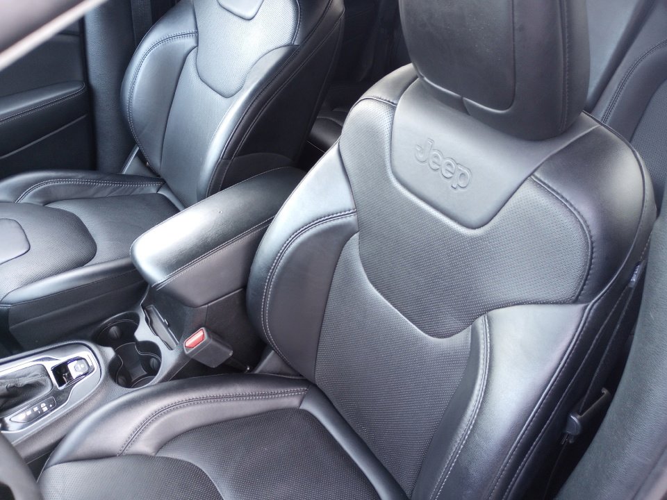 Used 2023 Jeep Cherokee Altitude Lux AWD/4WD image 9