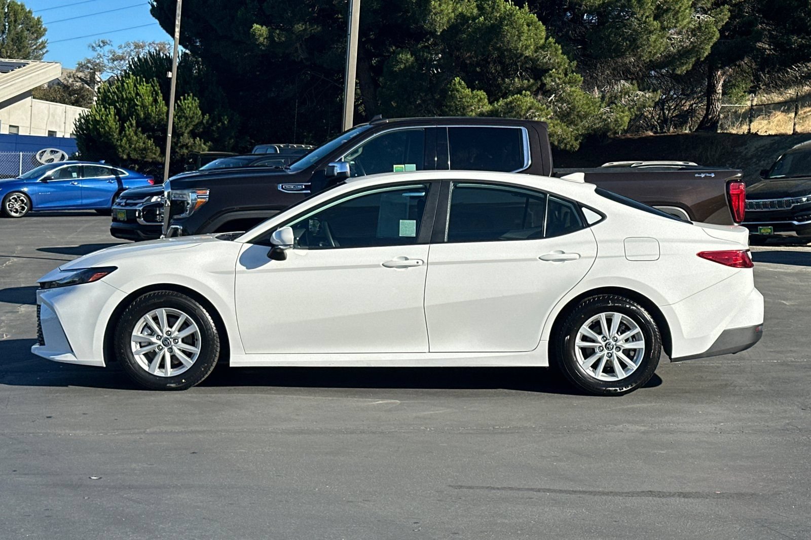 Used 2025 Toyota Camry LE FWD image 8