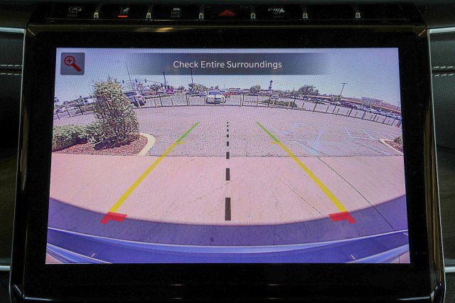 Used 2023 Jeep Grand Cherokee Limited w/ Black Appearance Package AWD/4WD image 17