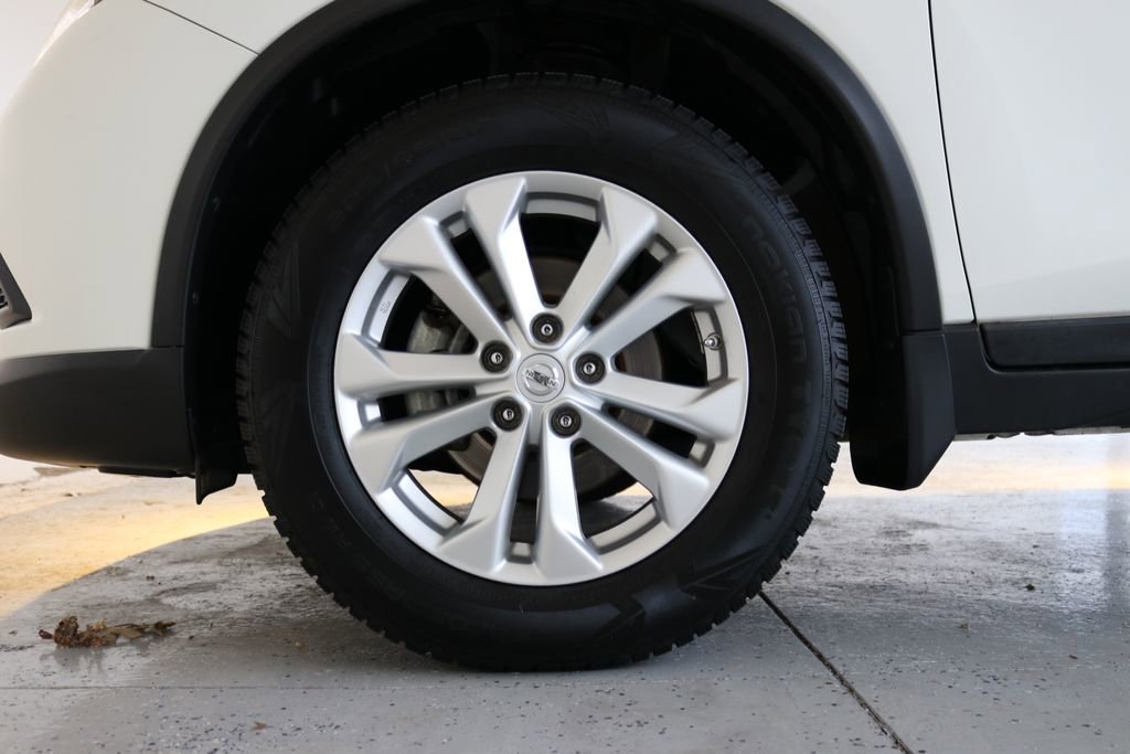 Used 2014 Nissan Rogue SV image 39