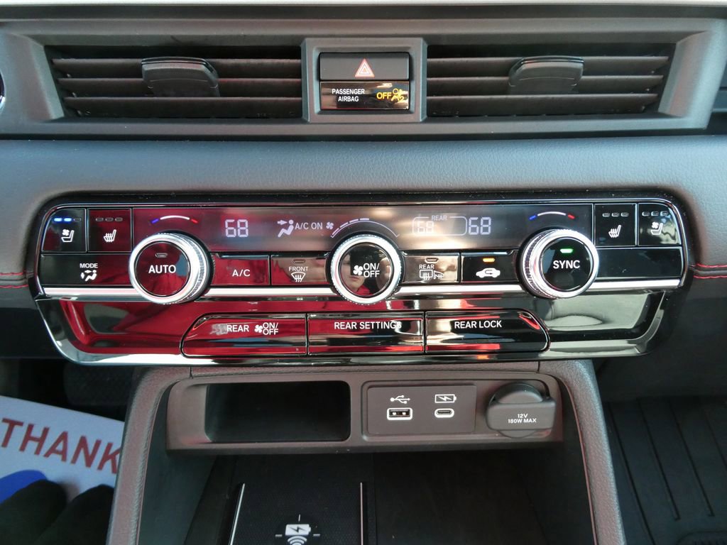 Used 2025 Honda Pilot Black Edition image 35