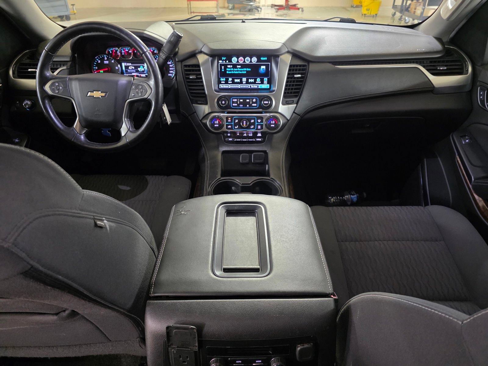 Used 2017 Chevrolet Suburban LS RWD image 12
