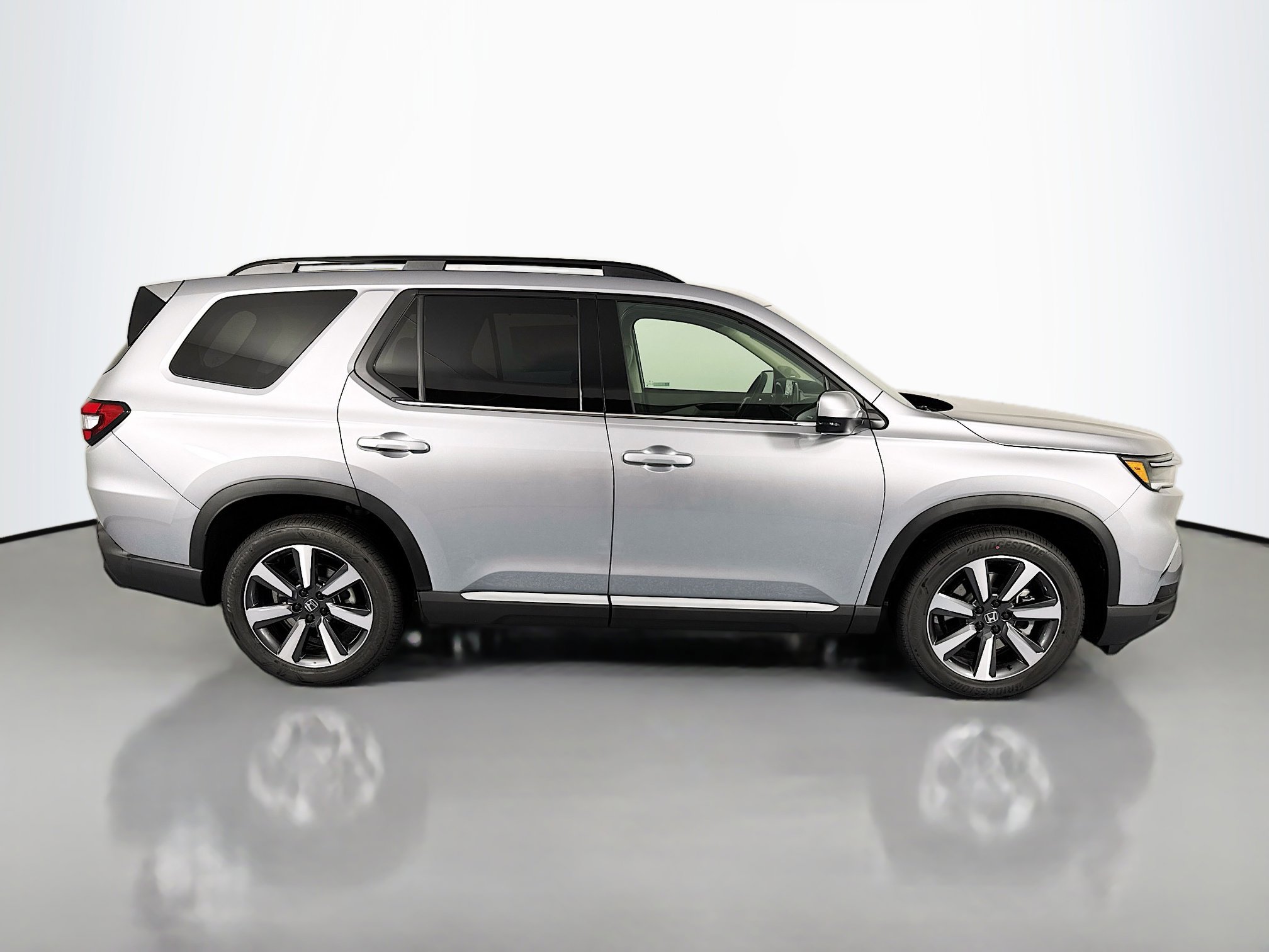 New 2025 Honda Pilot Touring image 4