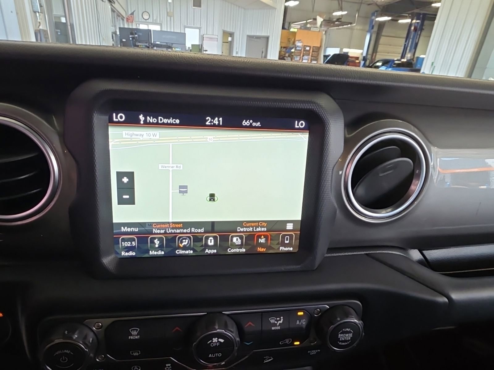 Used 2019 Jeep Wrangler Unlimited Sahara w/ Uconnect 4C Nav & Sound Group AWD/4WD image 20