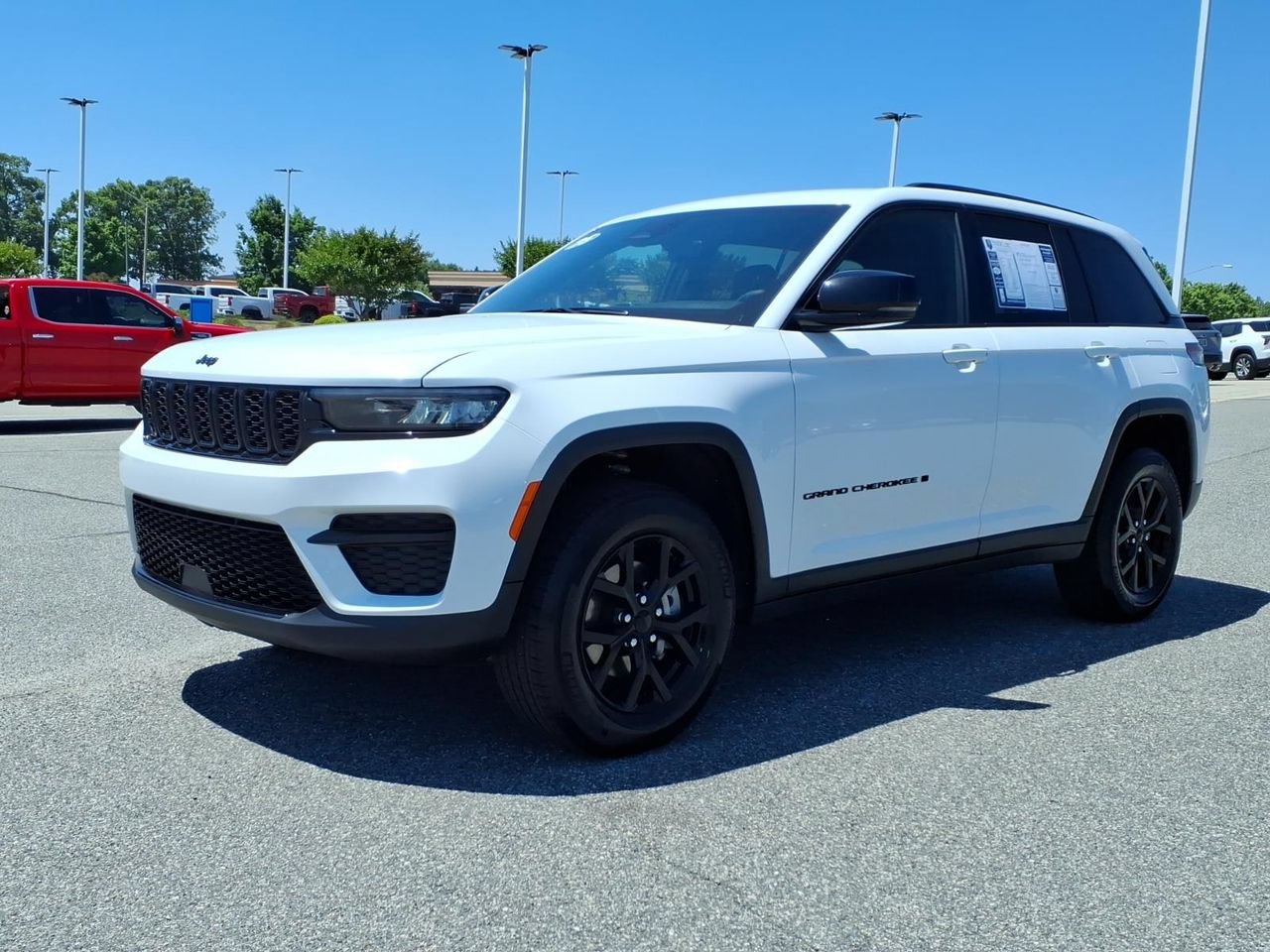 Used 2025 Jeep Grand Cherokee Altitude AWD/4WD image 23