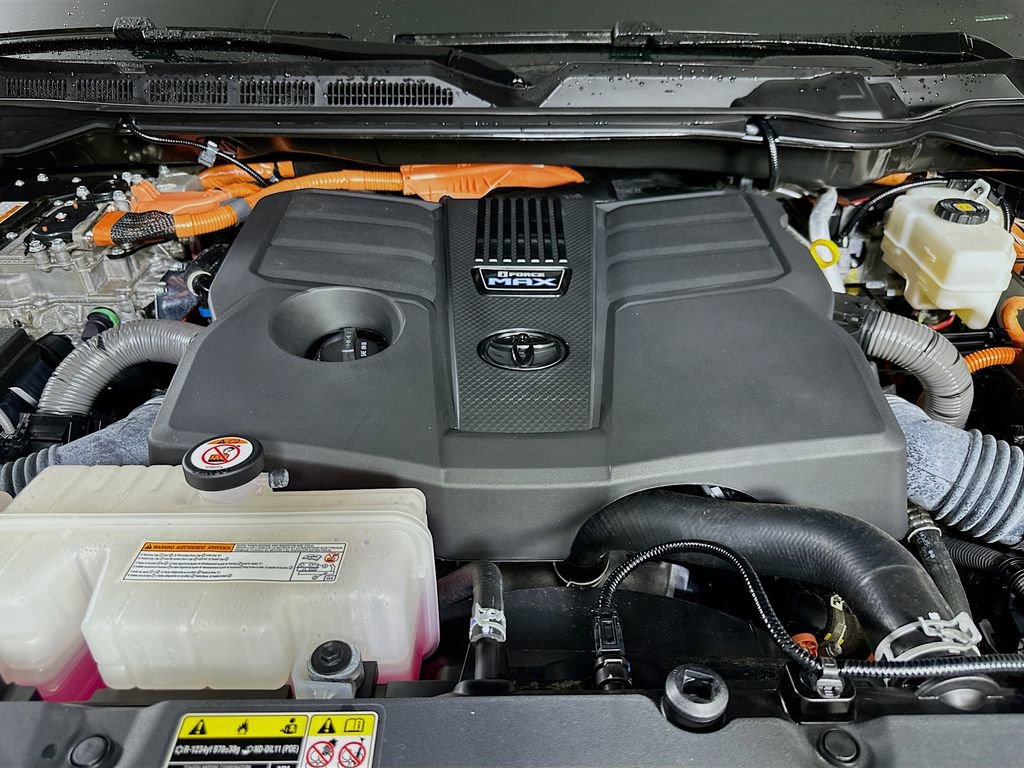 Used 2023 Toyota Sequoia Platinum AWD/4WD image 9