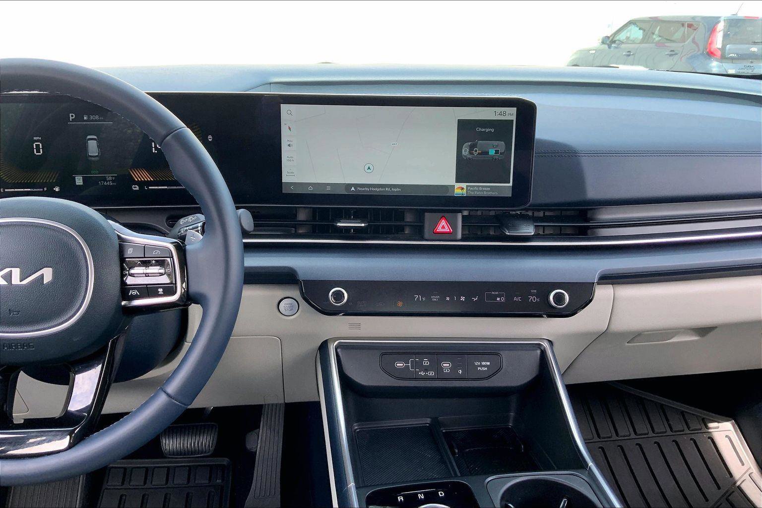 Used 2025 Kia Carnival EX image 6