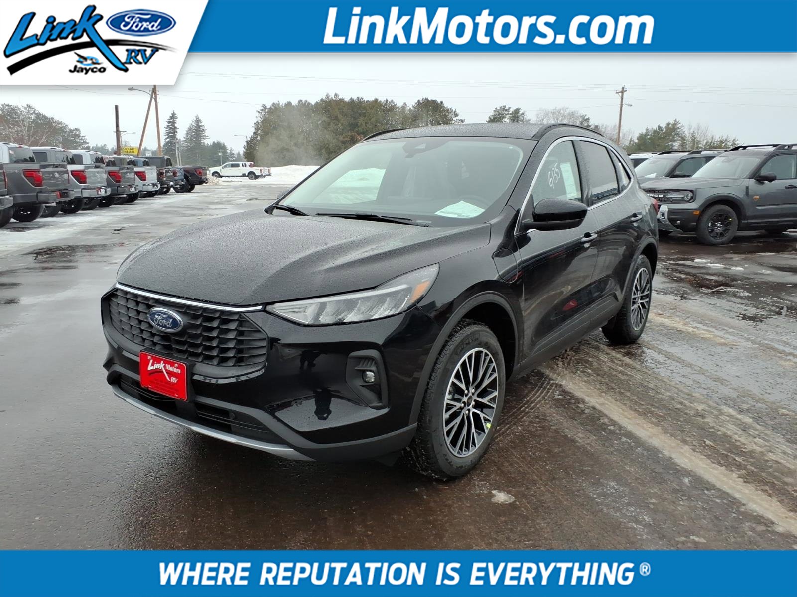 New 2026 Ford Escape SE w/ Class II Trailer Tow Package image 1