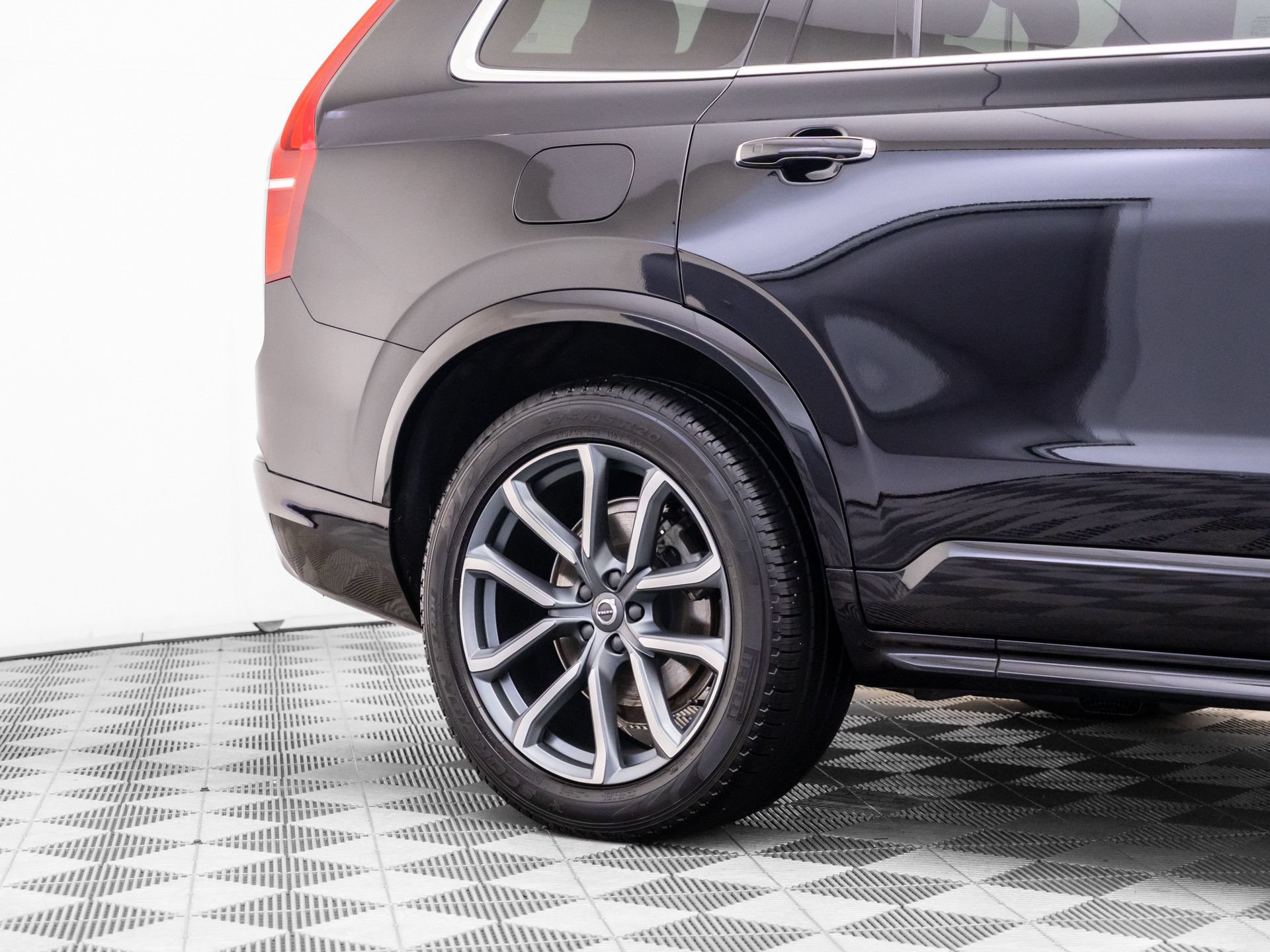 Used 2019 Volvo XC90 T5 Momentum w/ Multimedia Package AWD/4WD image 33