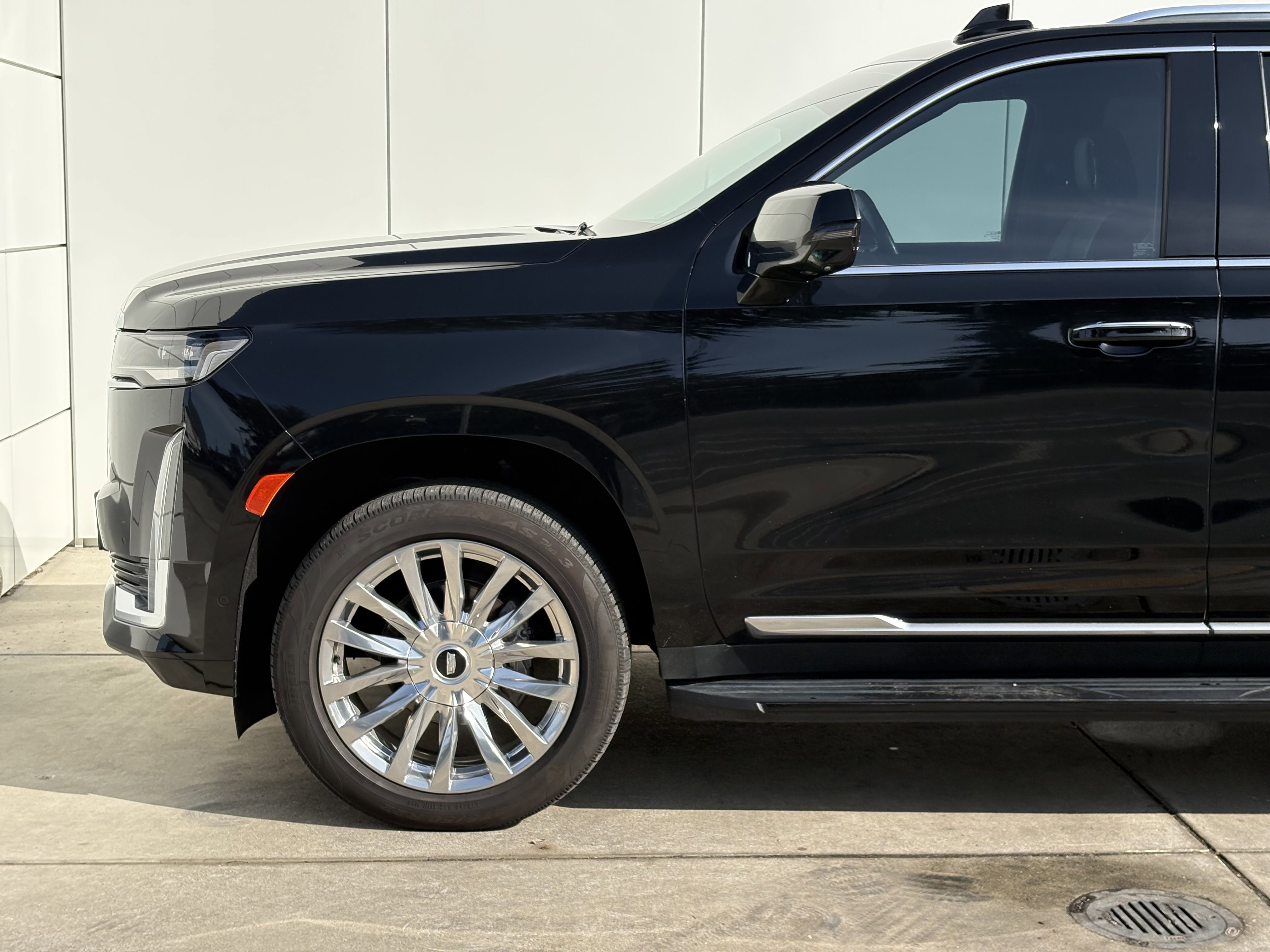 Used 2022 Cadillac Escalade Premium Luxury image 5