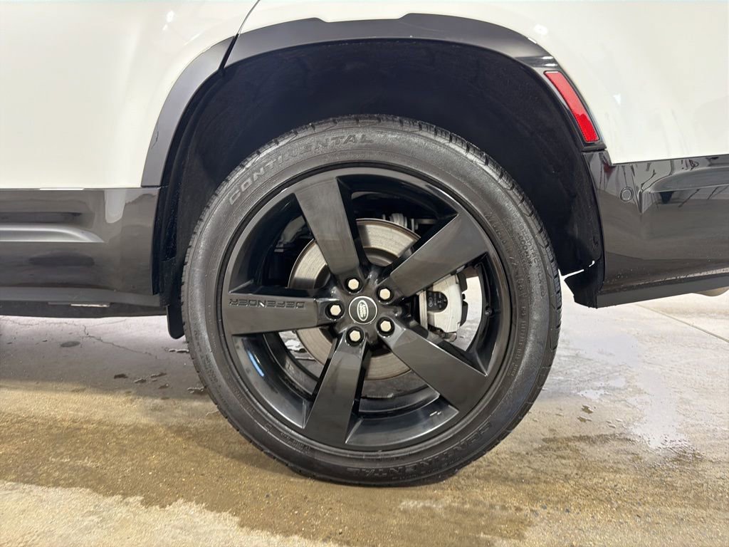 Used 2024 Land Rover Defender 130 X-Dynamic SE image 30