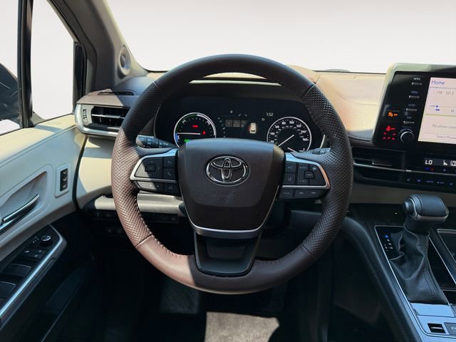 Used 2023 Toyota Sienna Platinum FWD image 12