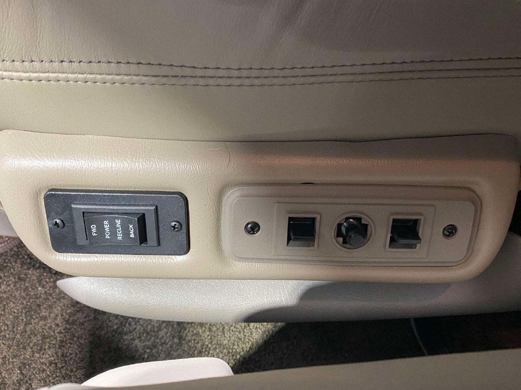 Used 2024 GMC Savana 2500 w/ Driver Convenience Package RWD image 18