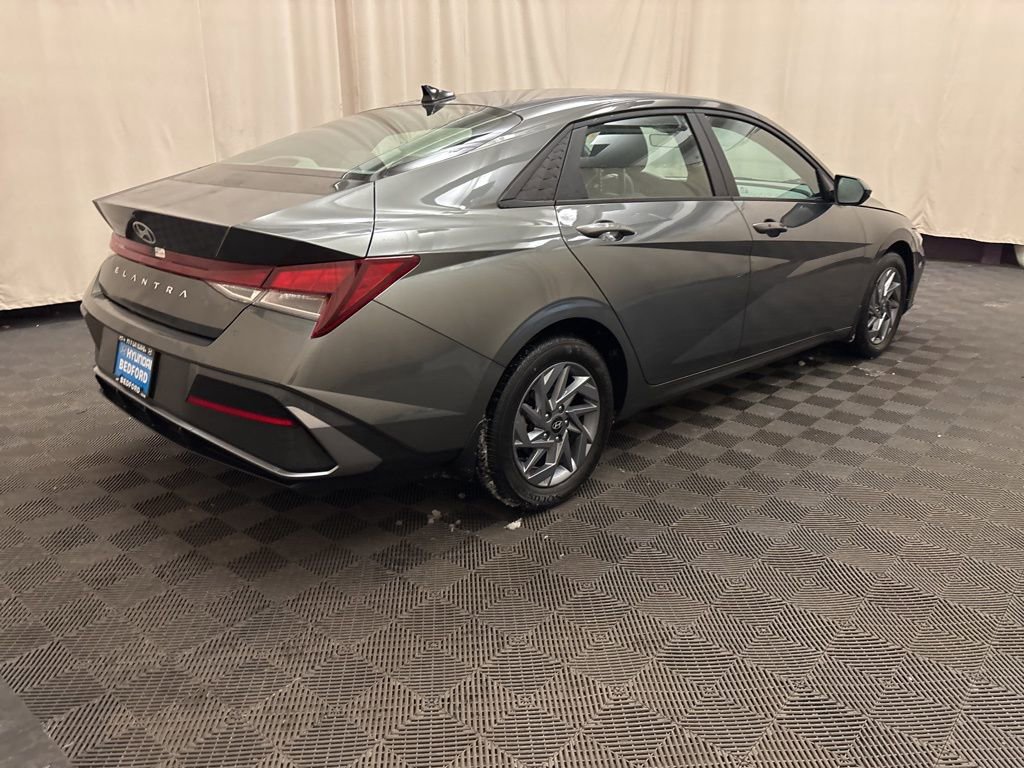 Used 2024 Hyundai Elantra SEL image 5