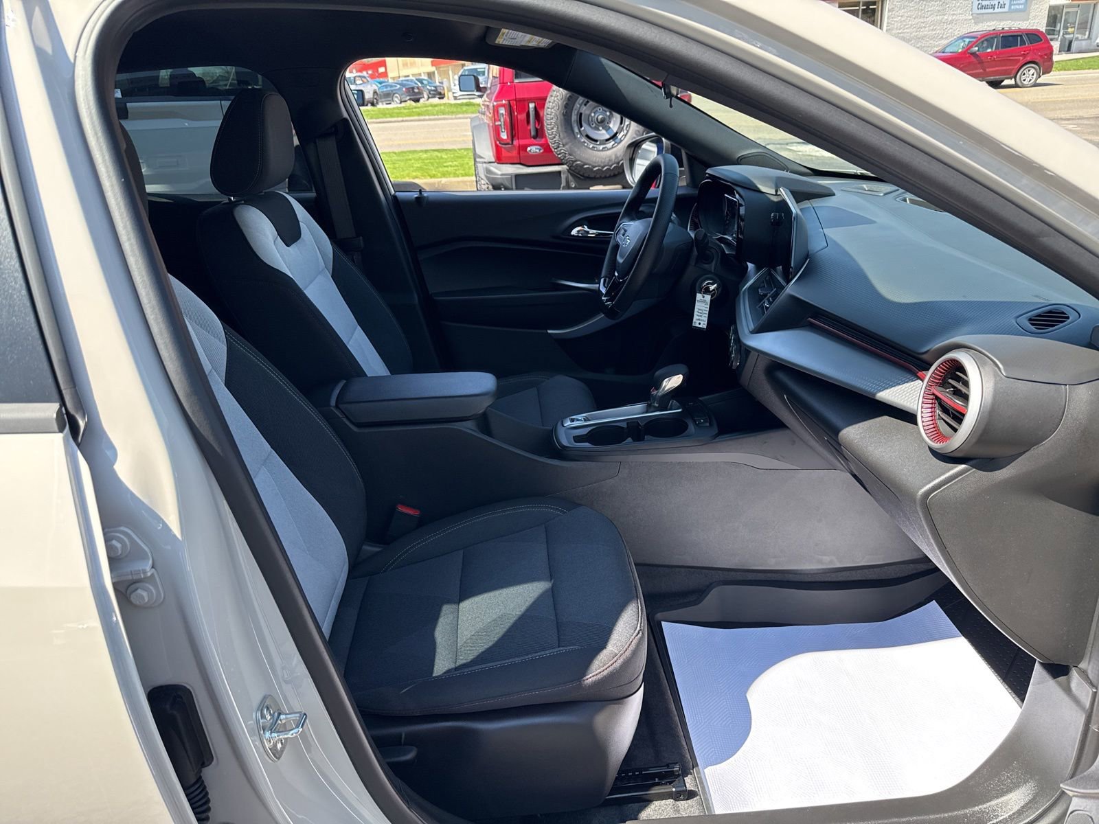 Used 2026 Chevrolet Trax RS FWD image 35