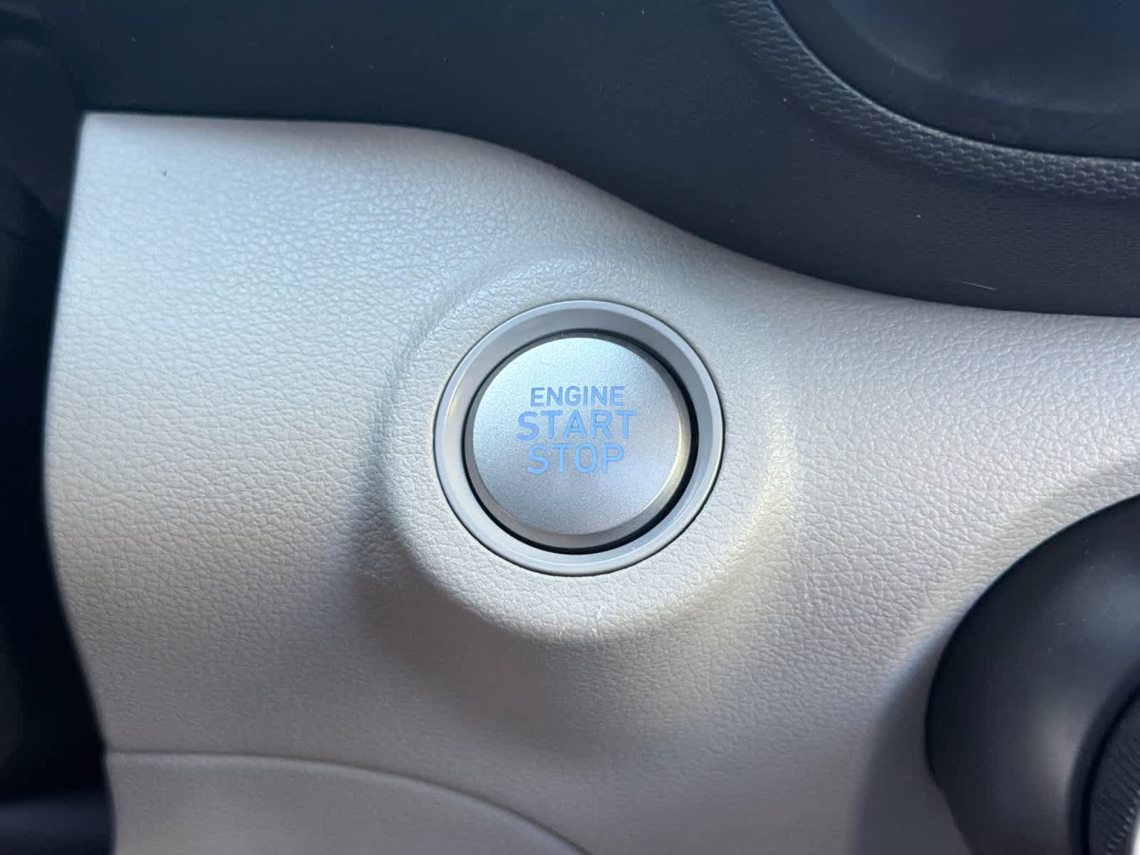 Used 2025 Hyundai Venue SEL FWD image 23