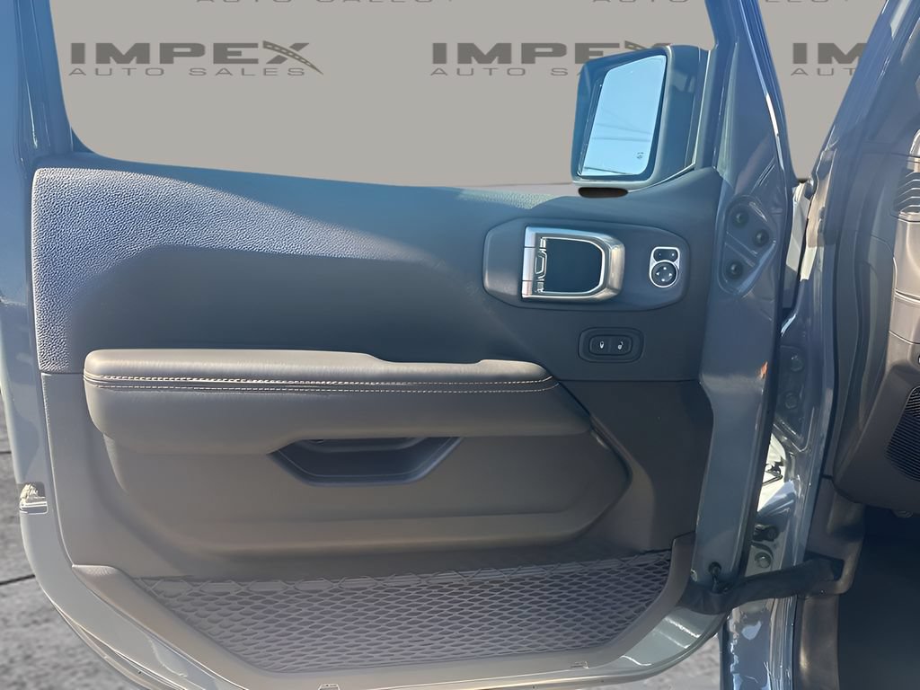 Used 2025 Jeep Wrangler Unlimited Sahara AWD/4WD image 26