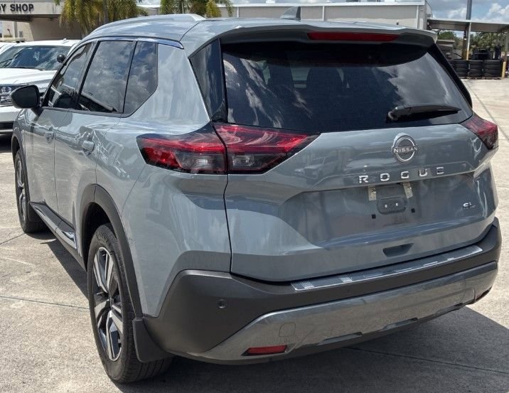 Used 2023 Nissan Rogue SL image 3
