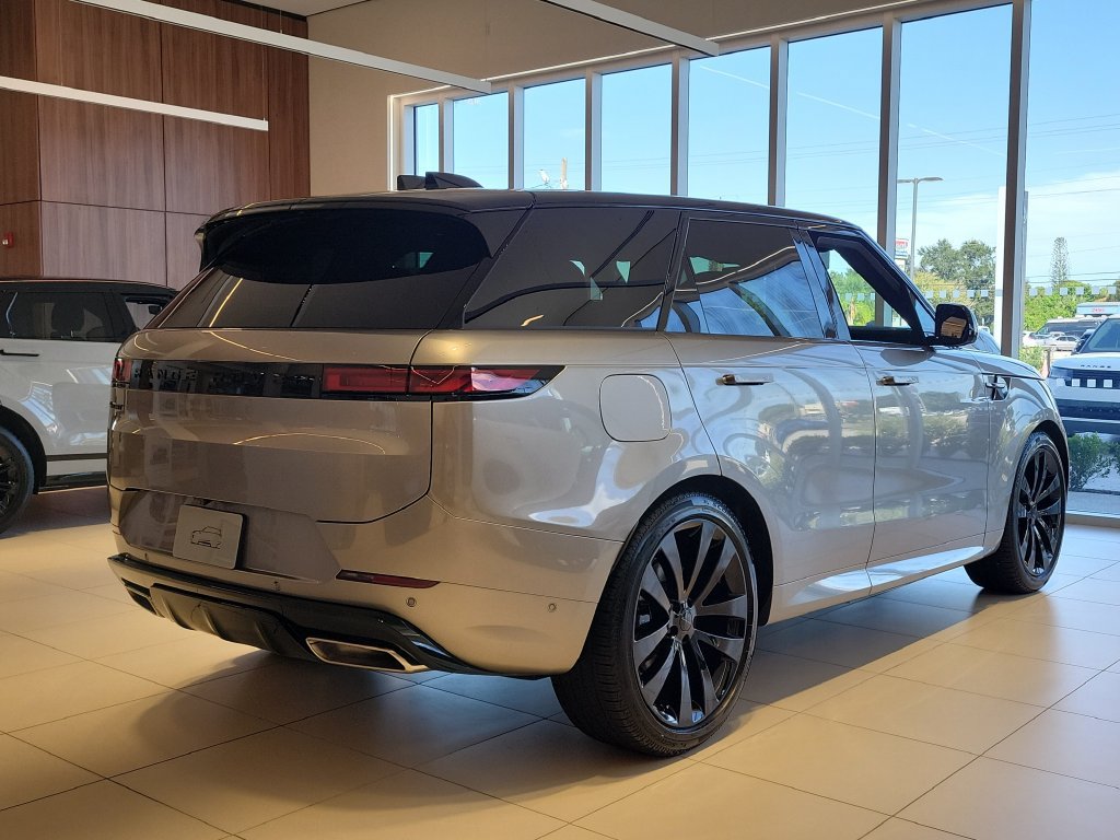New 2026 Land Rover Range Rover Sport Dynamic SE AWD/4WD image 4