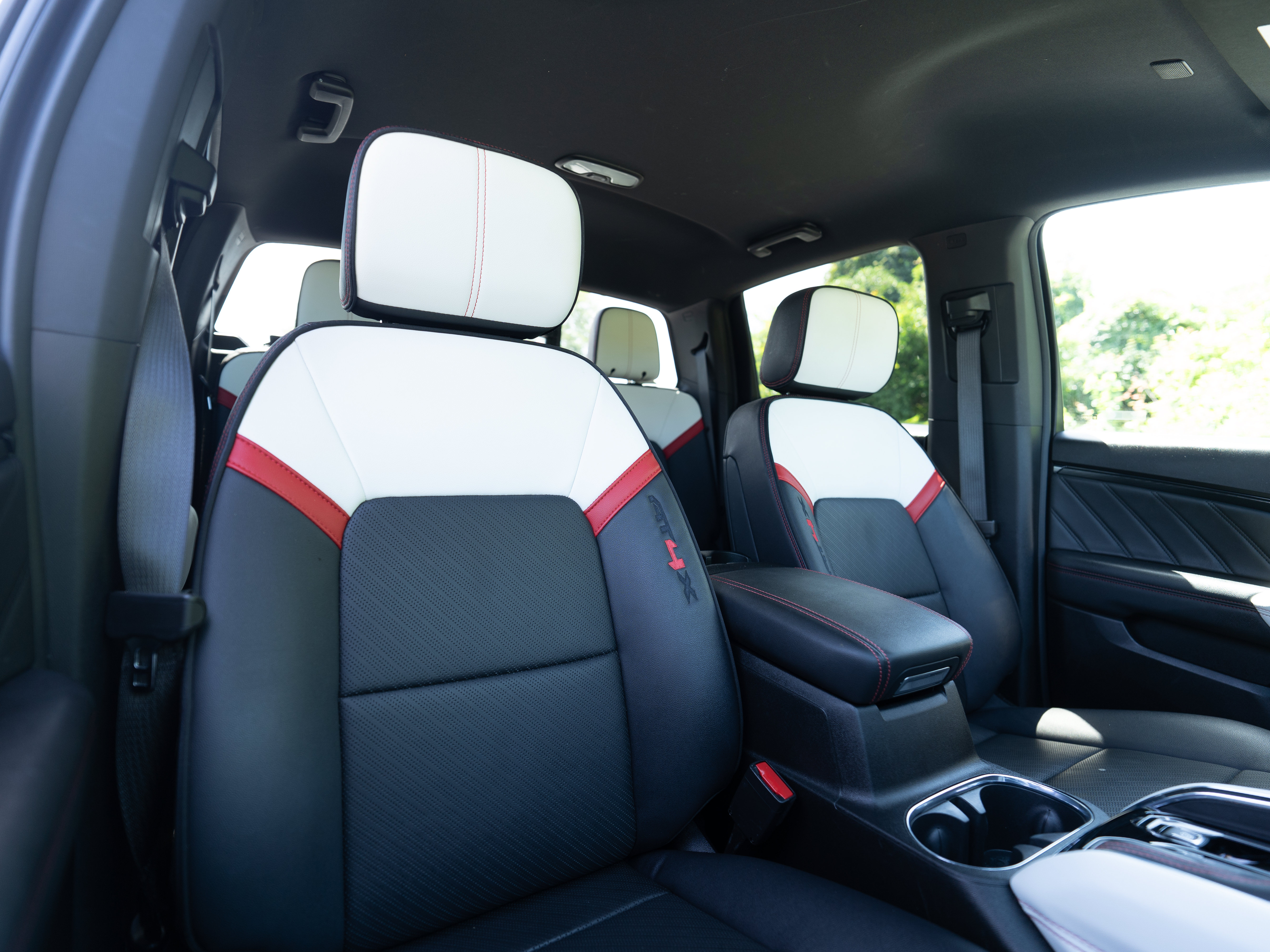 Used 2024 GMC Canyon AT4X AWD/4WD image 11