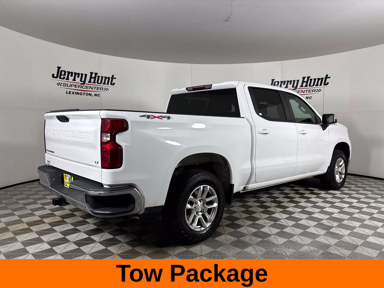 Used 2024 Chevrolet Silverado 1500 LT AWD/4WD image 6