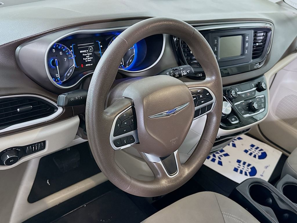Used 2017 Chrysler Pacifica Touring Plus FWD image 22