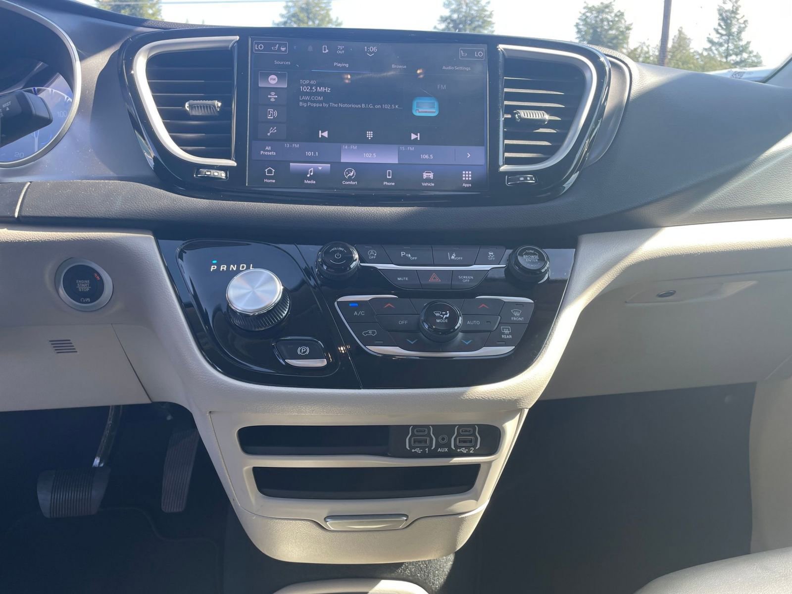 Used 2024 Chrysler Pacifica Touring-L image 17