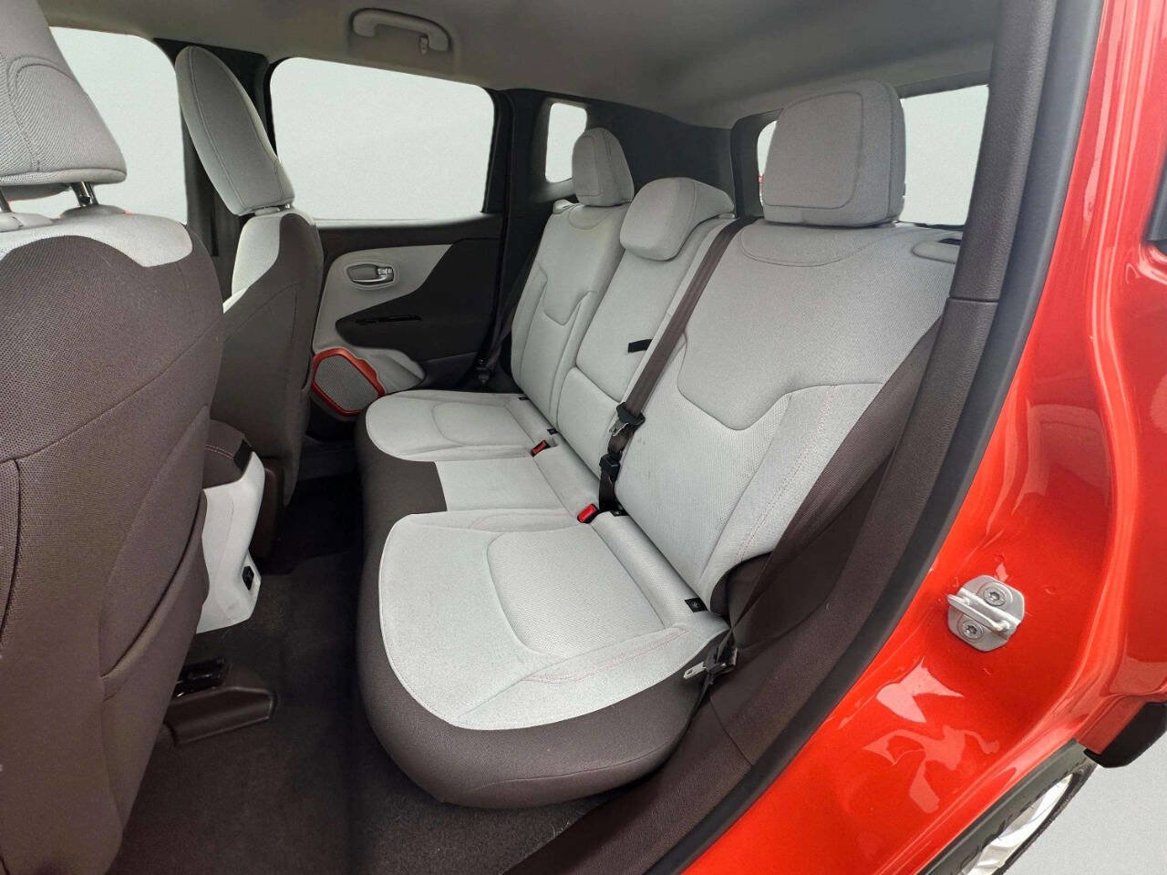 Used 2015 Jeep Renegade Latitude w/ Popular Equipment Group image 13