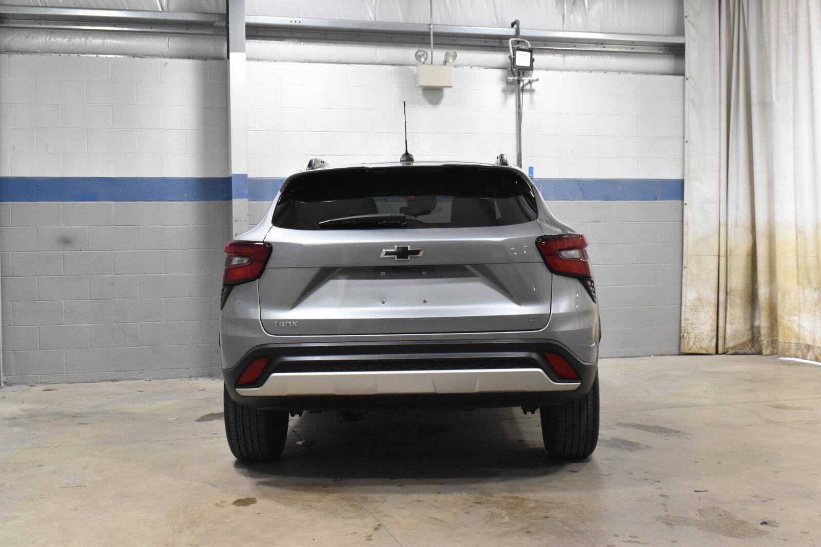 Used 2025 Chevrolet Trax LT w/ LT Convenience Package FWD image 24