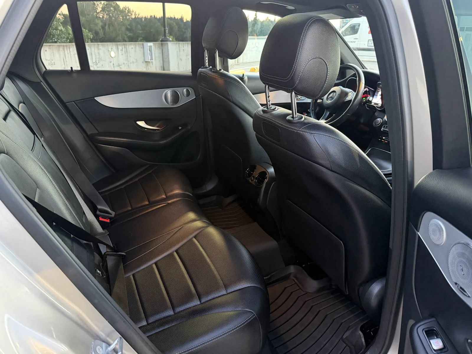 Used 2019 Mercedes-Benz GLC 300 4MATIC image 29