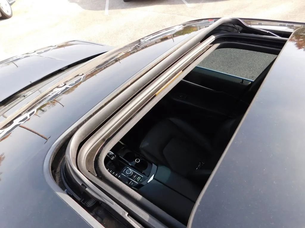 Used 2019 Maserati Levante image 8