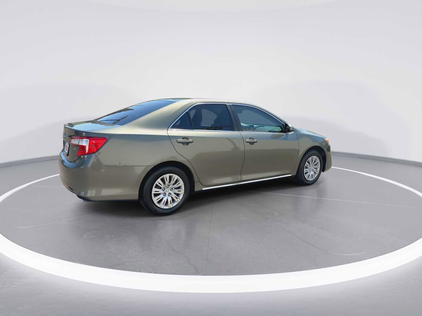 Used 2014 Toyota Camry LE FWD image 8