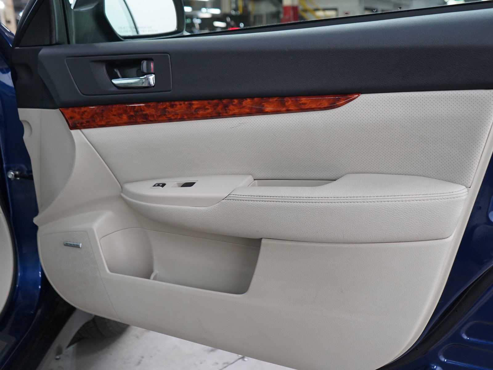 Used 2010 Subaru Outback 3.6R Limited AWD/4WD image 9