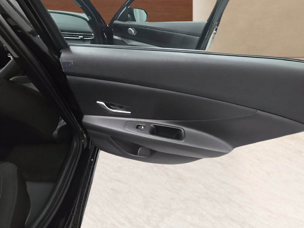 New 2026 Hyundai Elantra SE FWD image 21