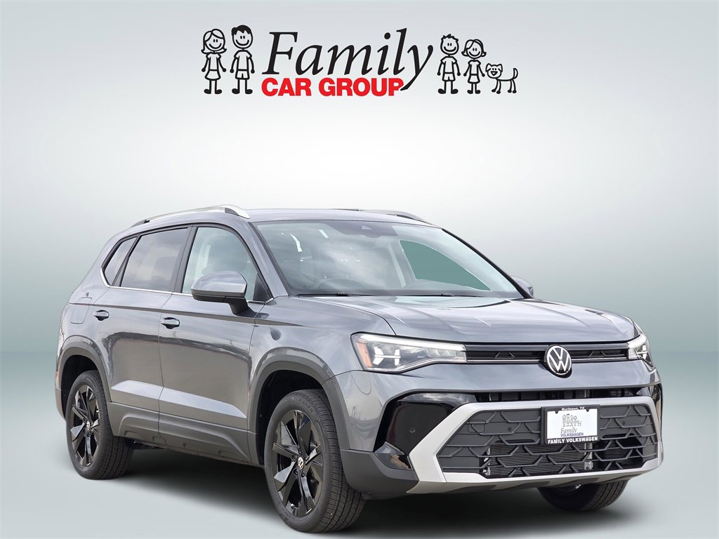 New 2026 Volkswagen Taos SE image 2