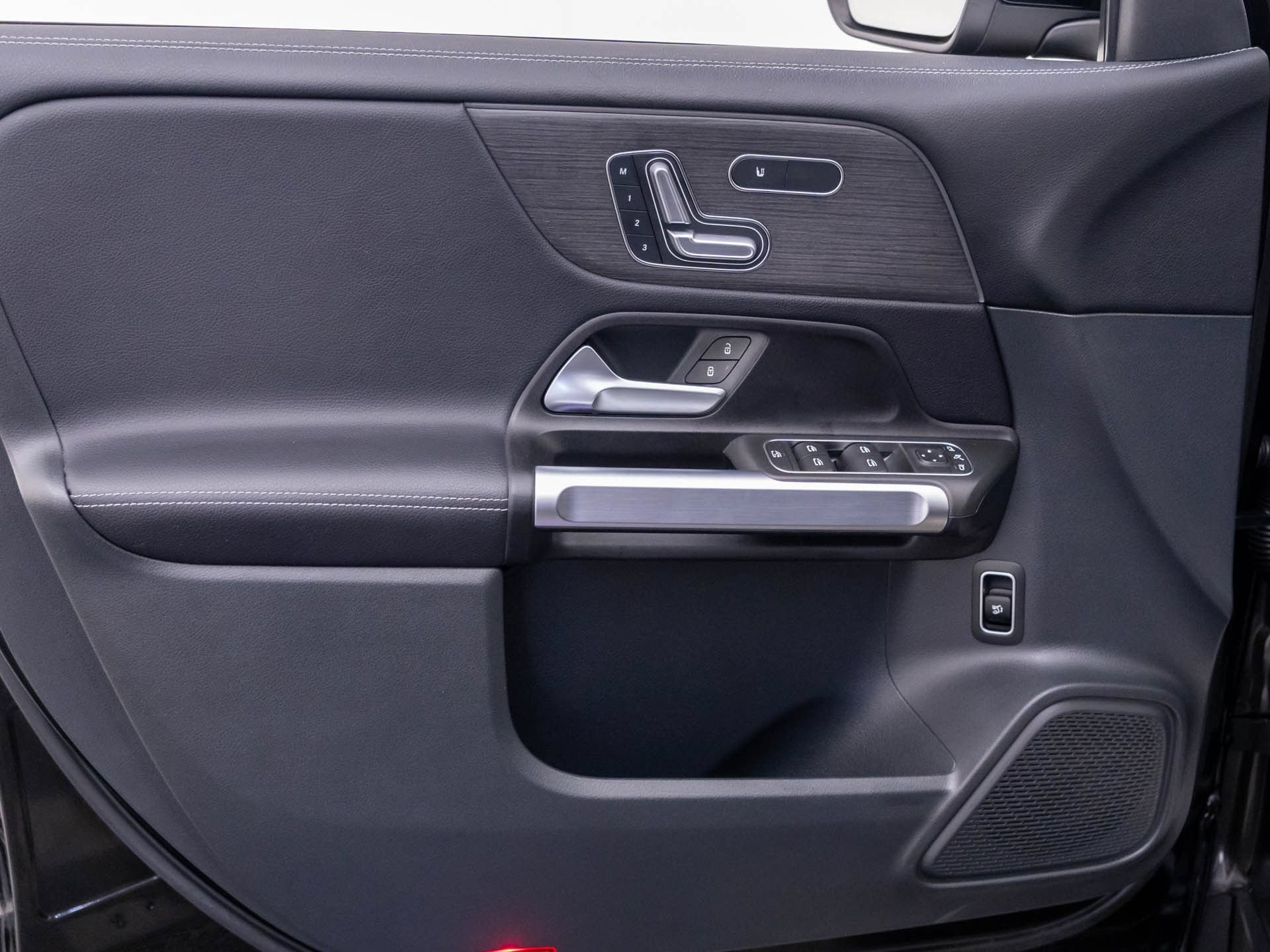 Used 2023 Mercedes-Benz GLB 250 4MATIC image 12