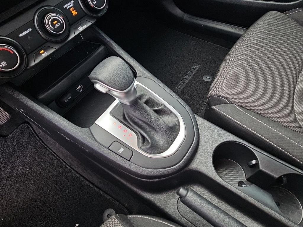 Used 2024 Kia Forte LXS w/ LXS Technology Package FWD image 17