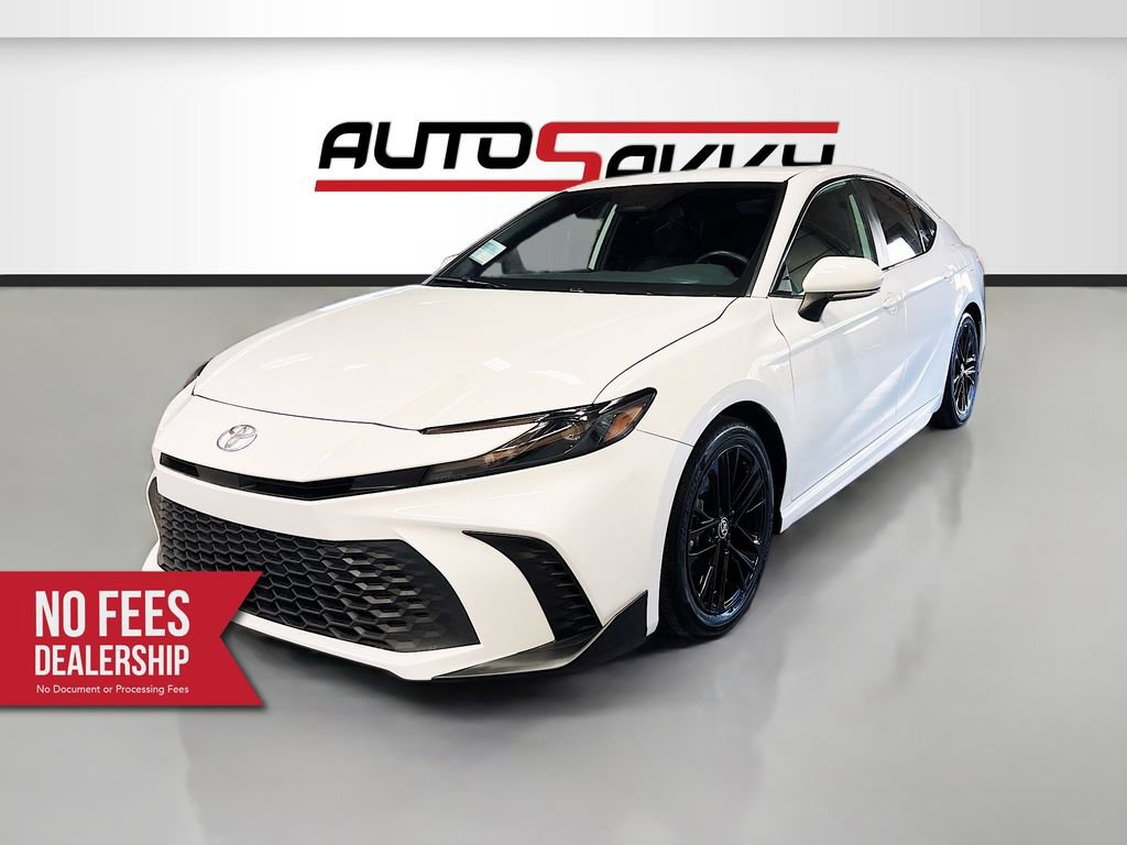 Used 2025 Toyota Camry SE FWD image 3