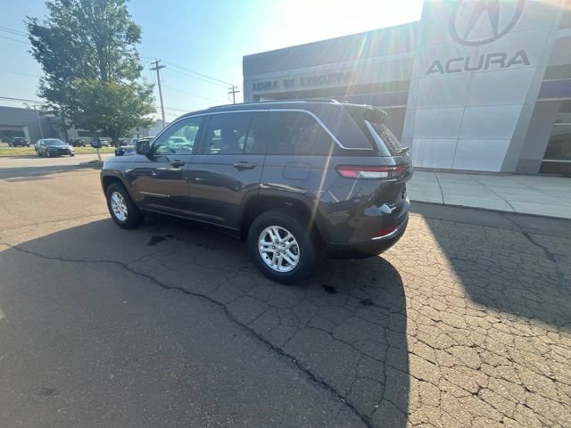 Used 2023 Jeep Grand Cherokee Laredo AWD/4WD image 7