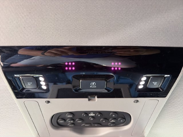Used 2017 GMC Yukon SLT w/ Premium Edition AWD/4WD image 38