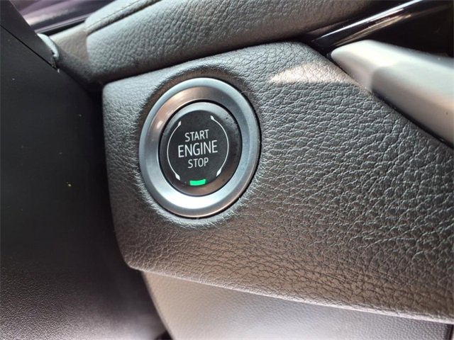 Used 2025 Cadillac XT4 Premium Luxury image 22