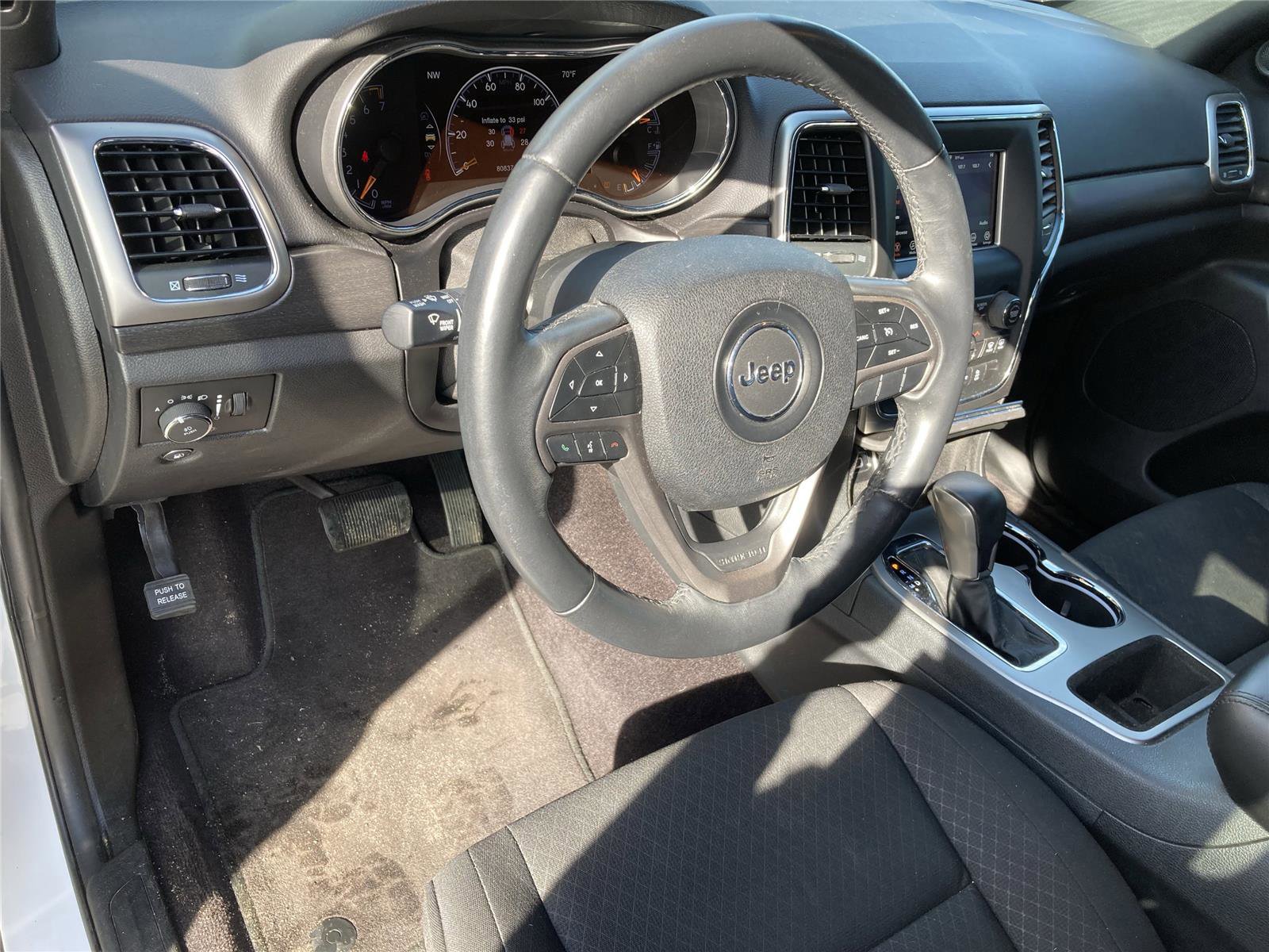Used 2018 Jeep Grand Cherokee Laredo image 12