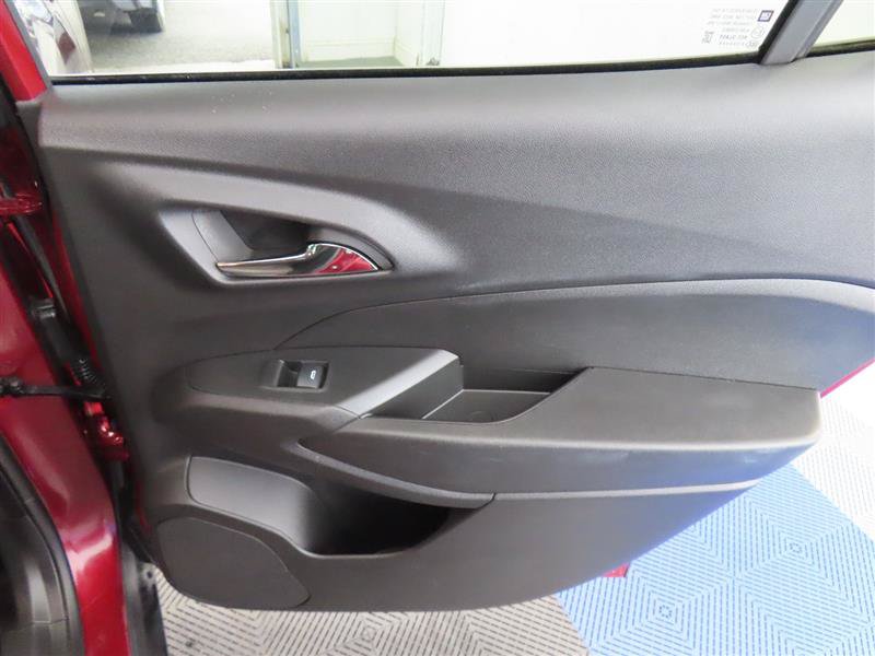 Used 2025 Chevrolet Trax LT w/ LT Convenience Package FWD image 30