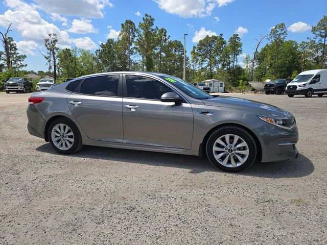 Used 2018 Kia Optima LX w/ 17" Alloy Wheels Package FWD image 2