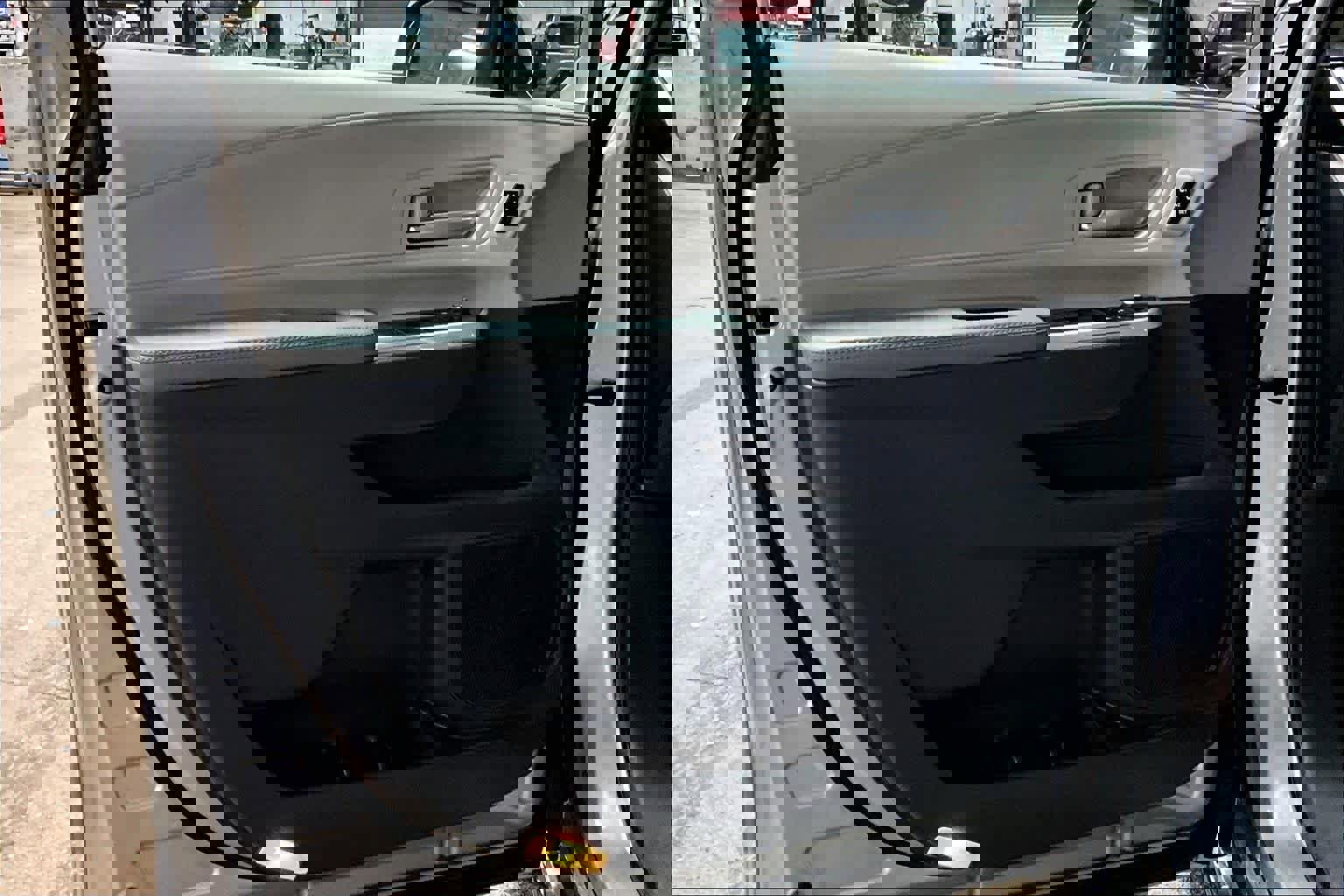 Used 2023 Toyota Sienna Limited image 21