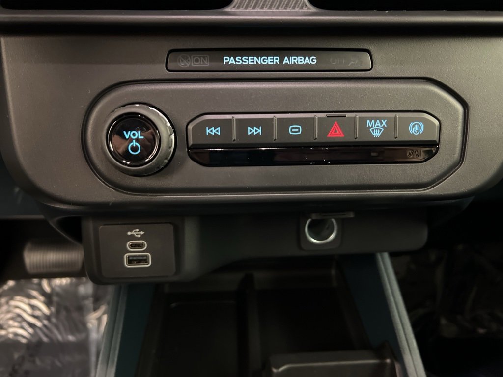 New 2025 Ford Maverick XL image 13