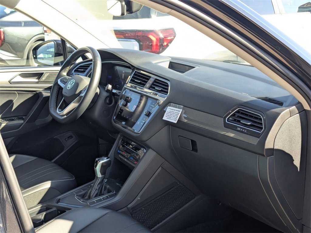 Used 2024 Volkswagen Tiguan SE image 30