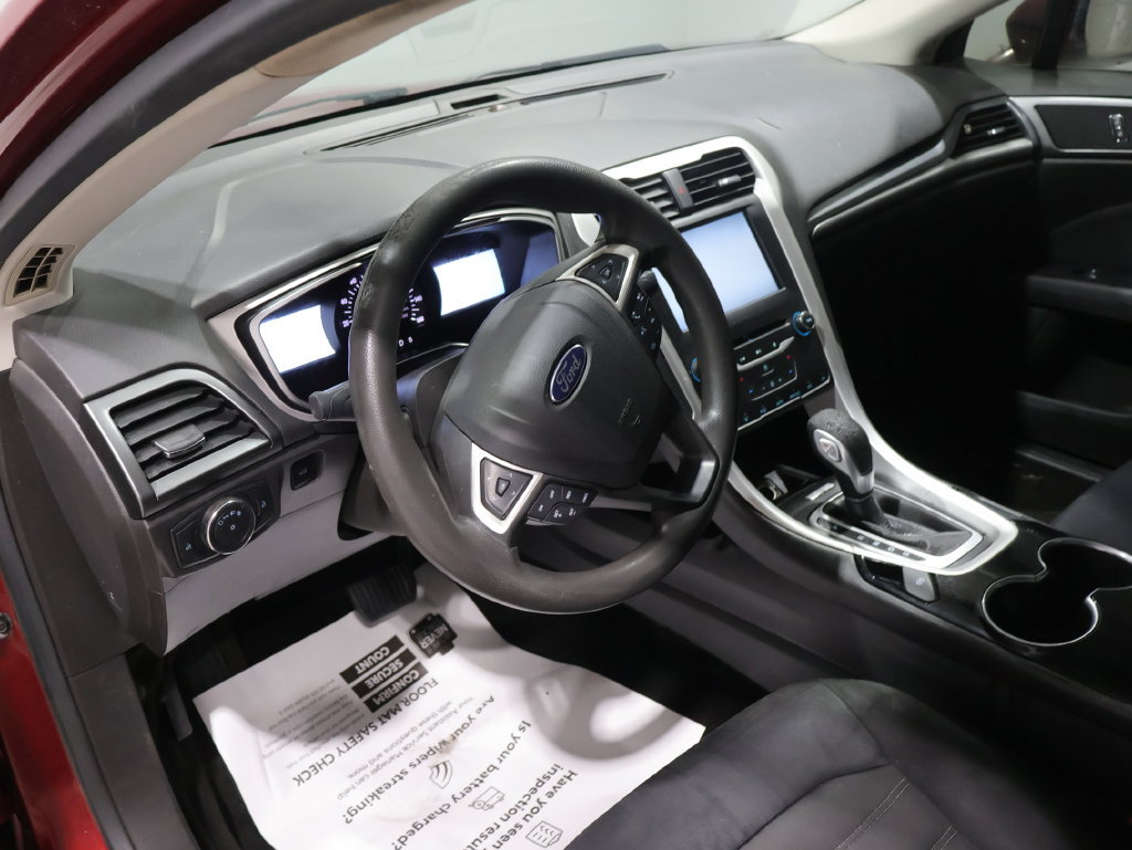 Used 2015 Ford Fusion SE FWD image 22