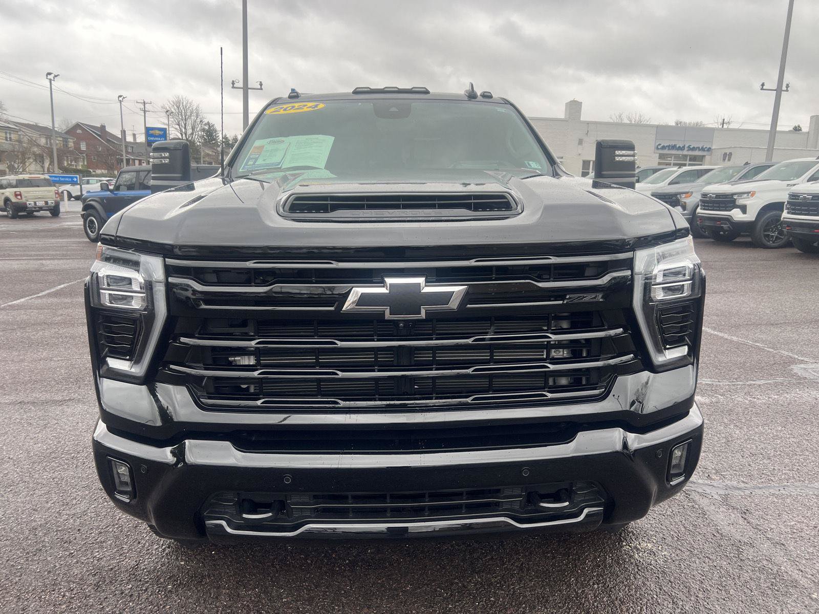 Used 2024 Chevrolet Silverado 2500 LTZ w/ LTZ Plus Package AWD/4WD image 2